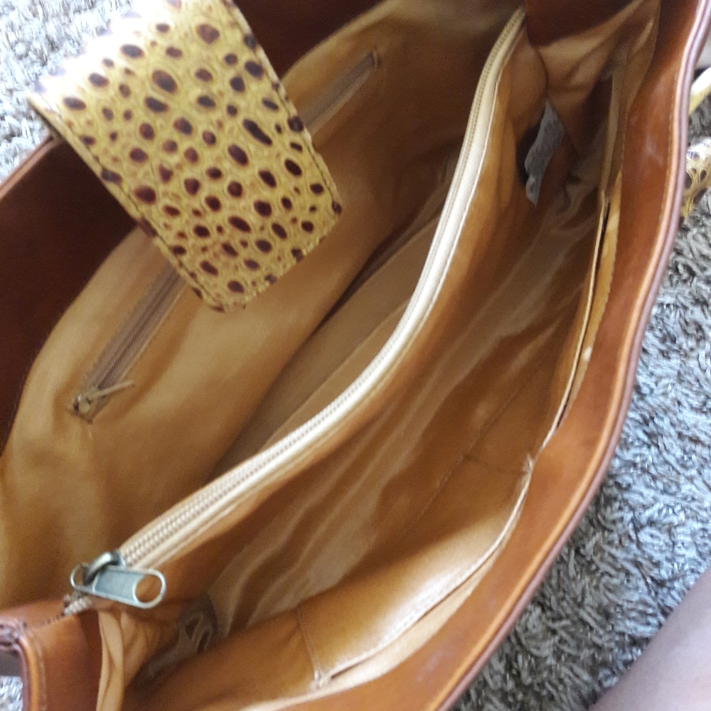 Handbag - Picture 3 of 4